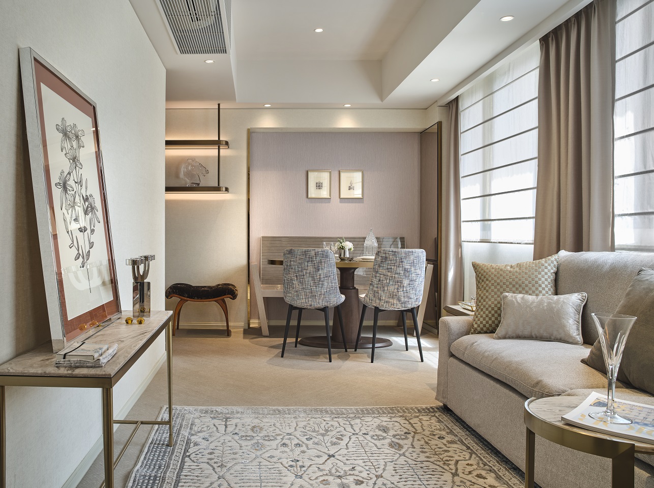 V Causeway Bay Penthouse with sofa bed