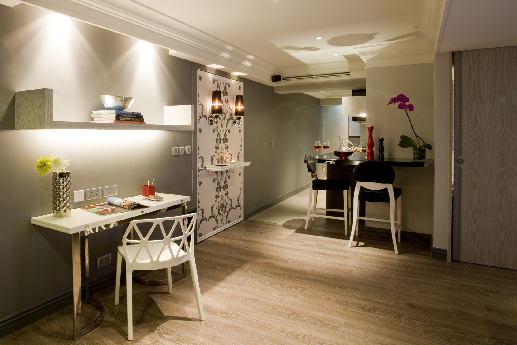 Luxe Garden Suite with work station at The V Causeway Bay 2 Serviced Apartment