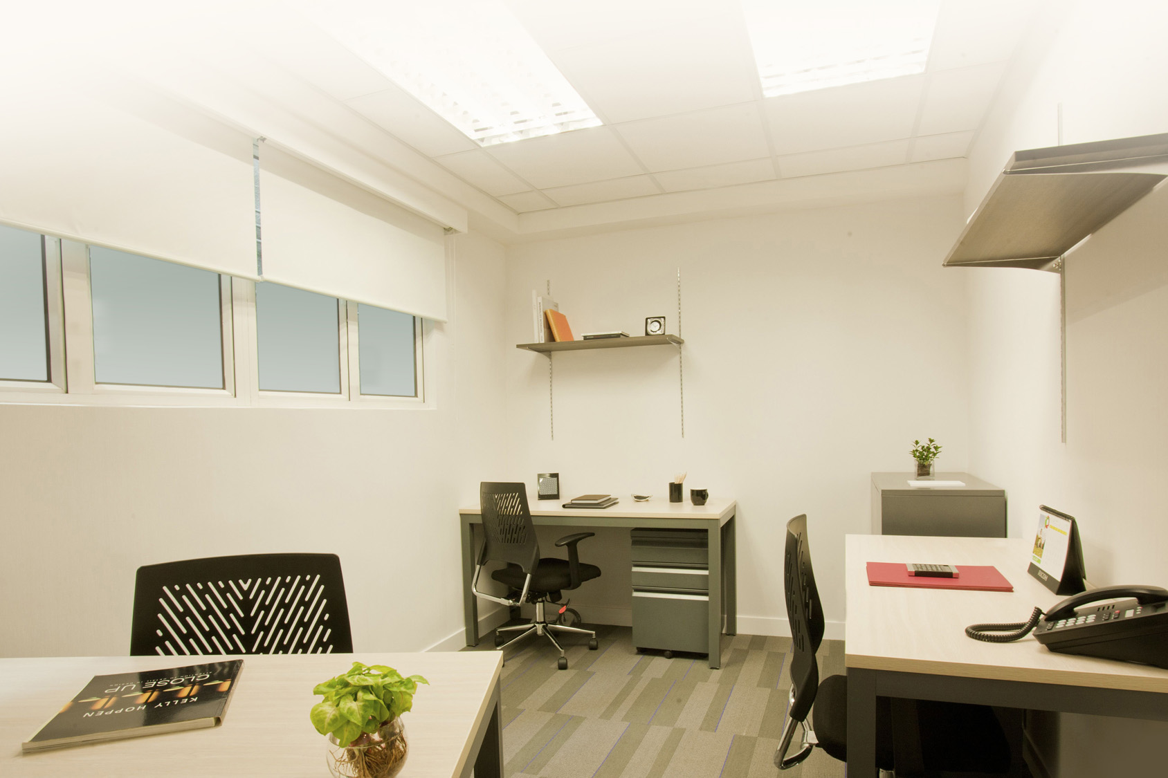 Private 3 person Work smart office with office furniture  in Jordan, West Kowloon
