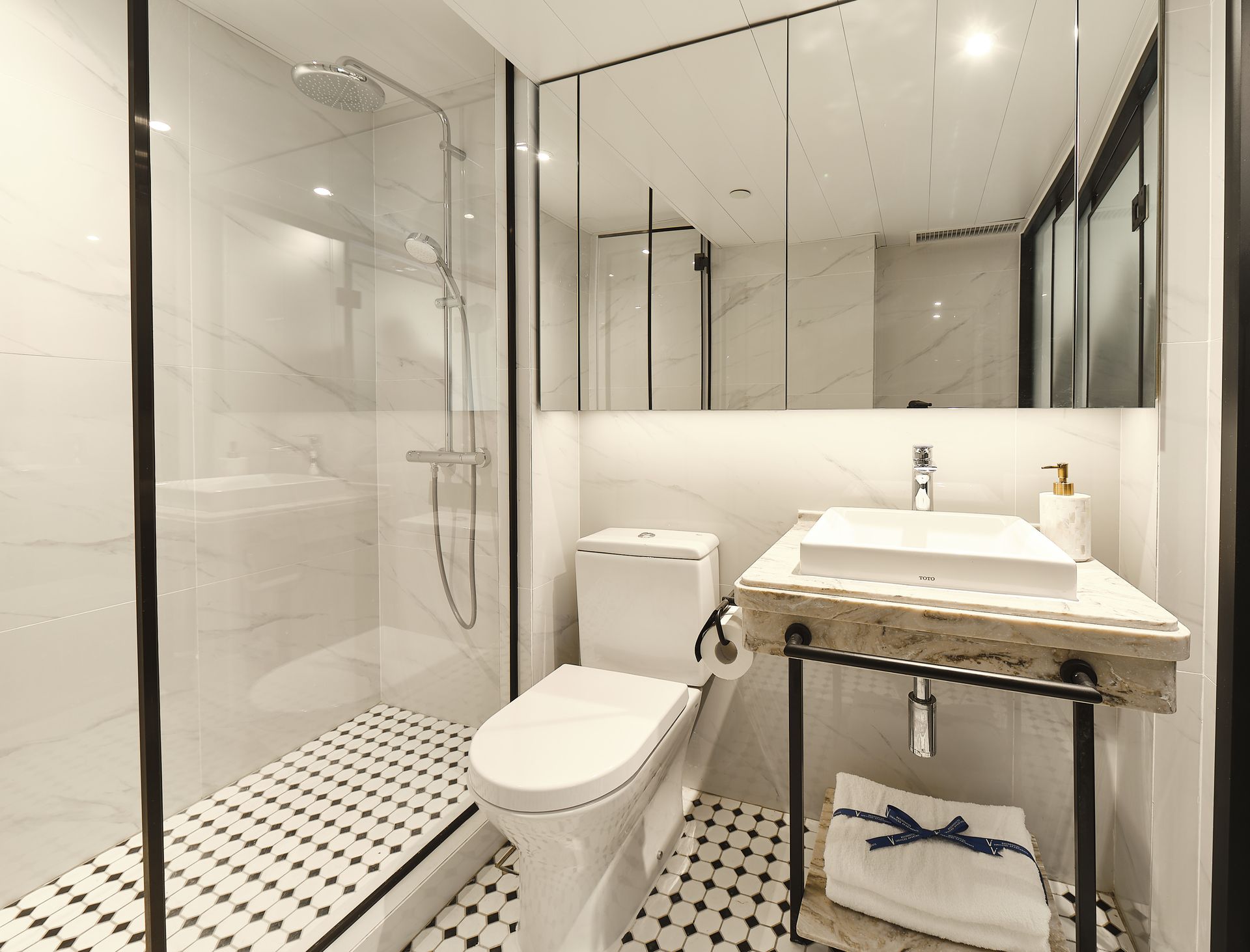 The V 銅鑼灣怡和街服務式住宅高級公寓廁所及淋浴間