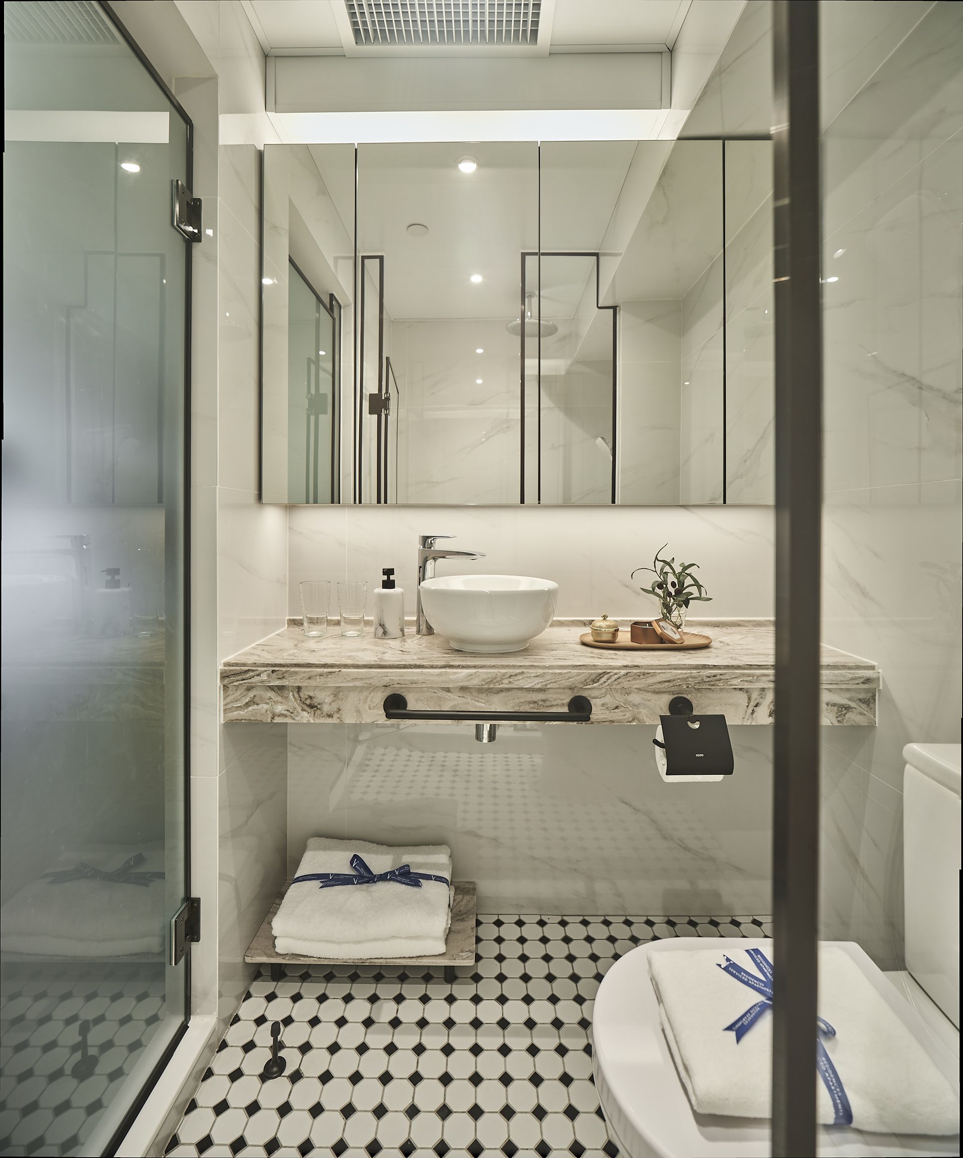 The V 銅鑼灣怡和街服務式住宅豪華客房浴室